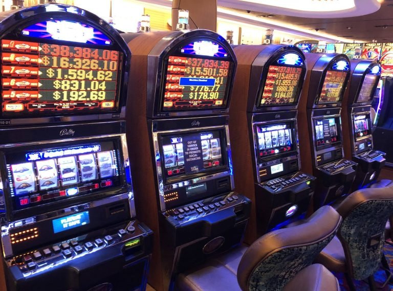 Pengguna meninjau instruksi deposit akun